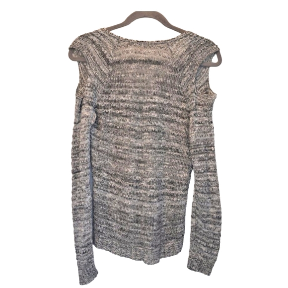 Closet Space Gray Cold Shoulder Lightweight Open Weave Sweater Size Small - Picture 3 of 6